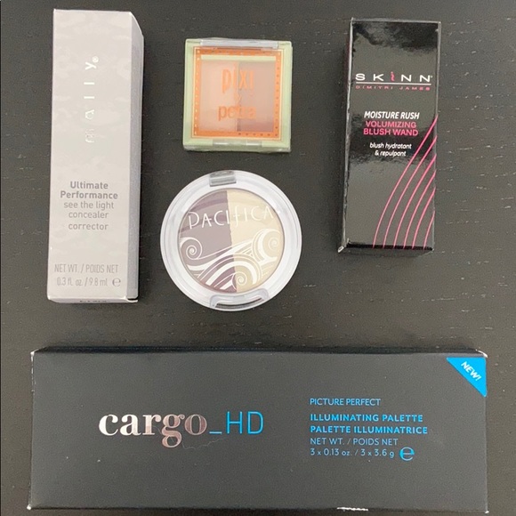 Makeup Bundle - Picture 1 of 15